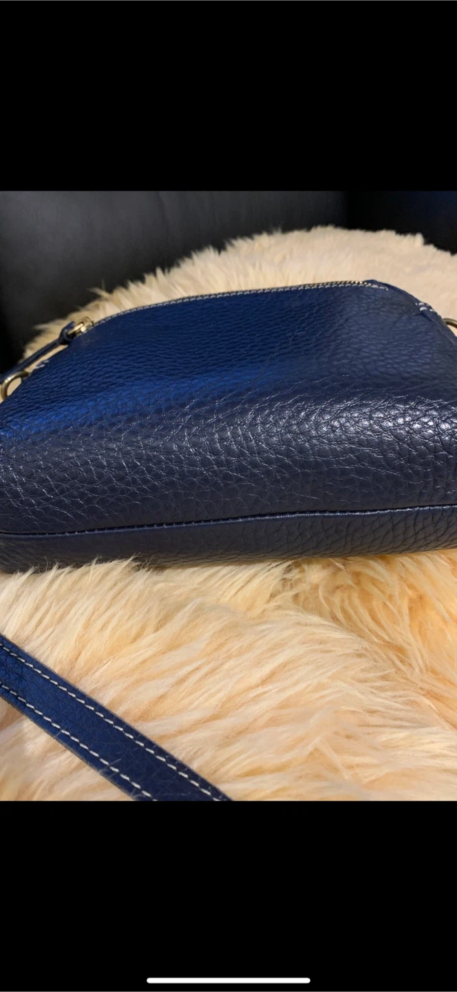 ROOTS Women's Messenger Bag .  $ 70 - photo 4