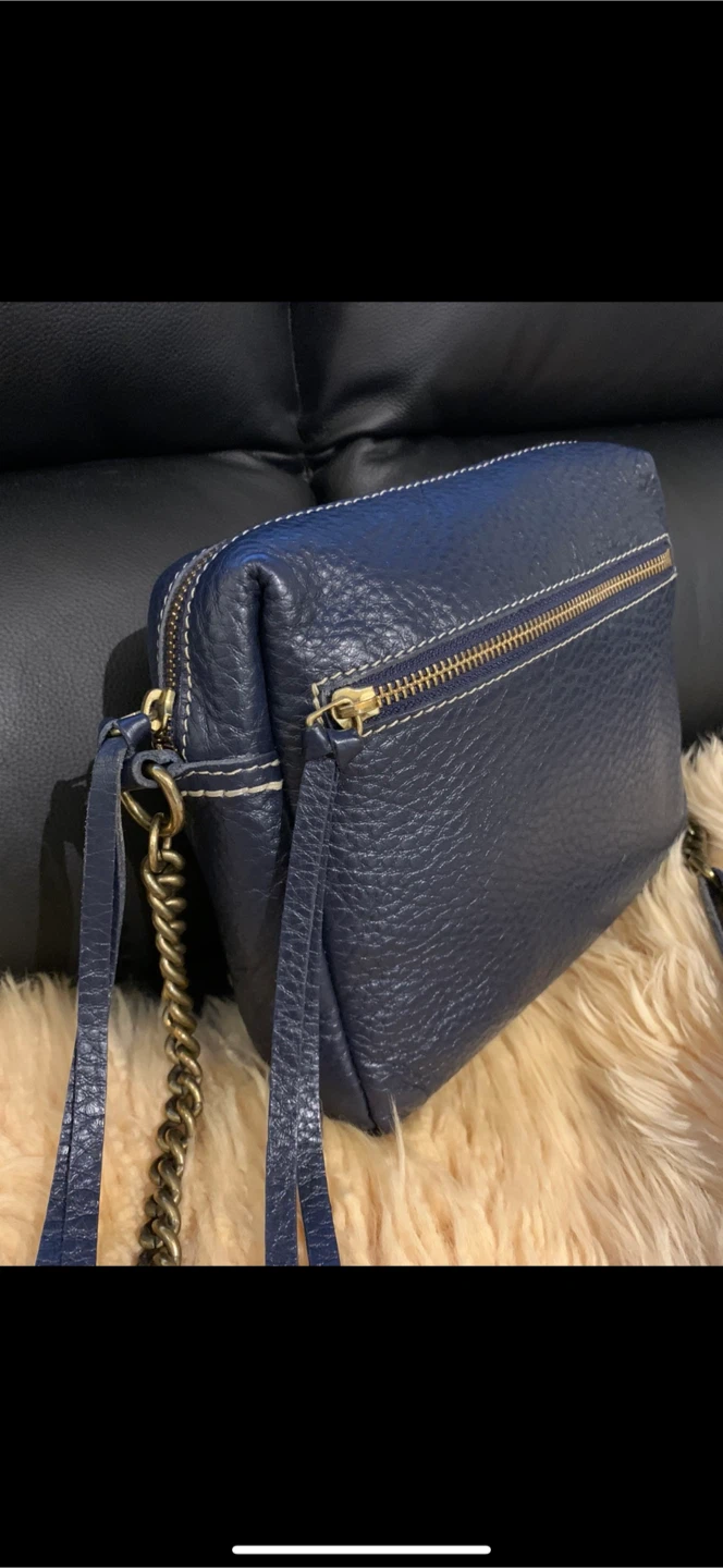ROOTS Women's Messenger Bag .  $ 70 - photo 2