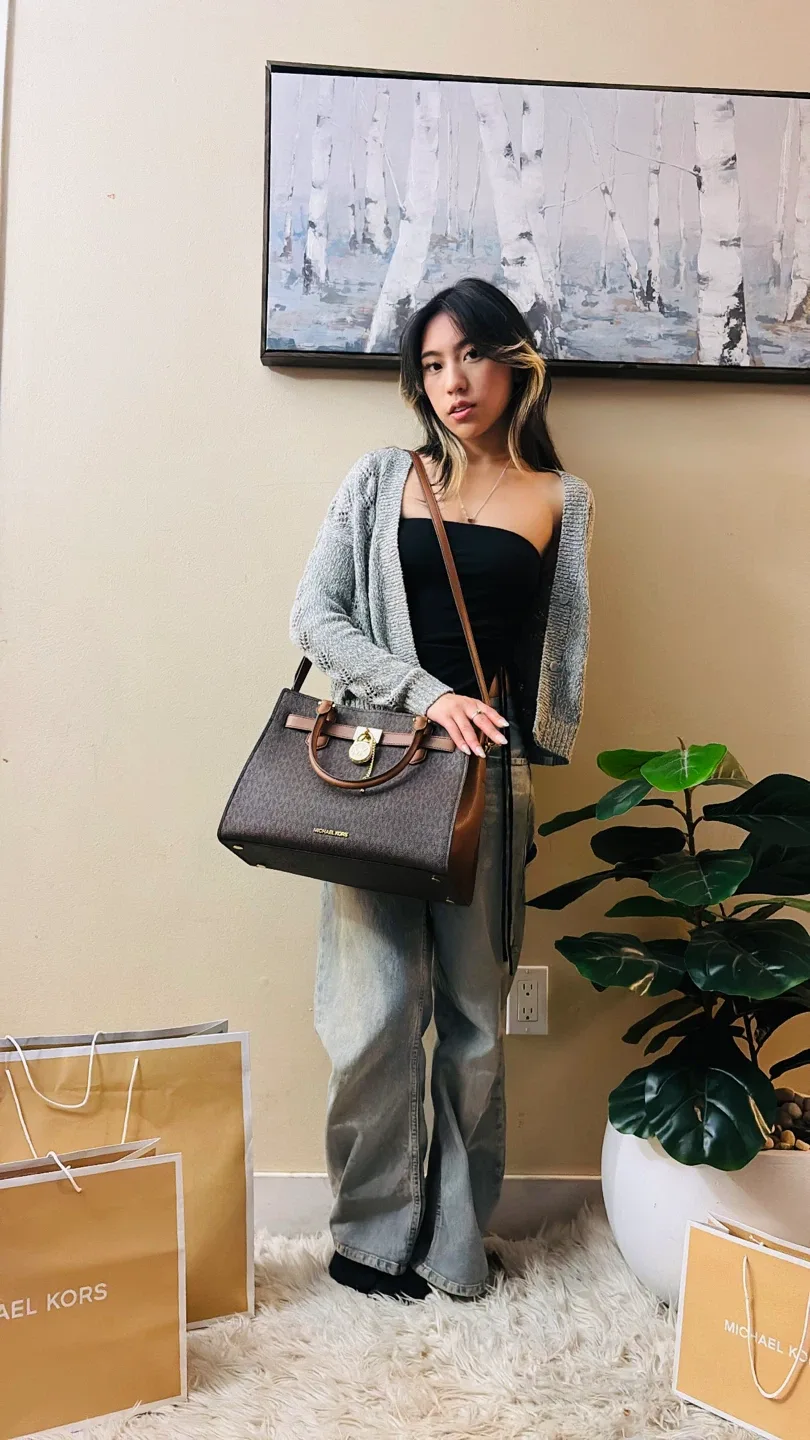 SOLD OUT ‼️ Michael Kors Meduim Hamilton Satchel image indicator(2)