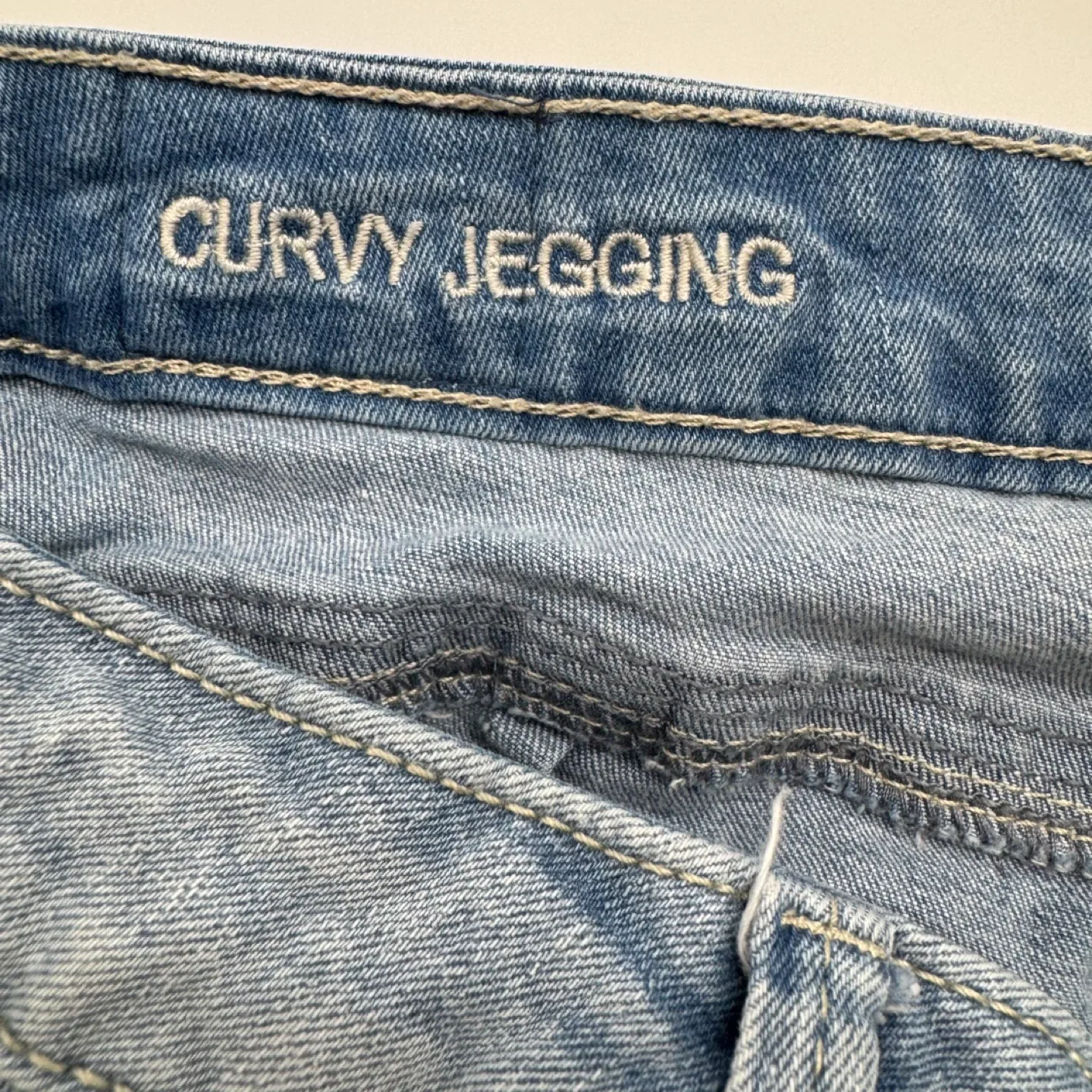 Bluenotes Low Rise Curvy Jegging Jeans Women's Size 34/32 image indicator(8)