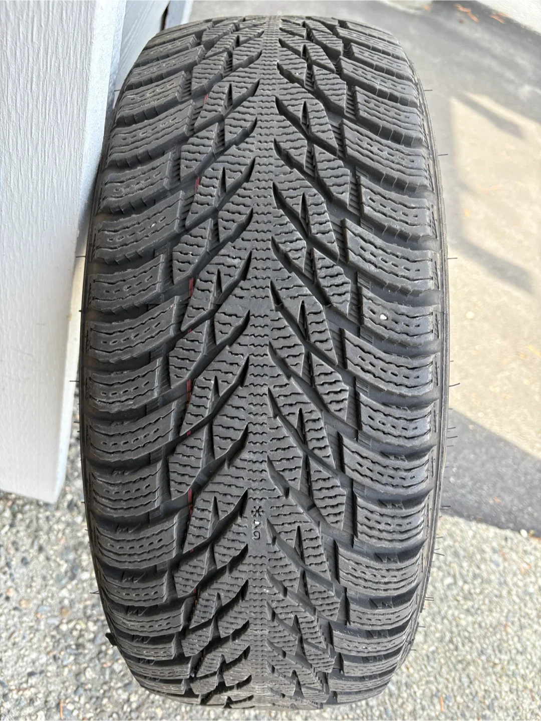 Nokian Hakkapeliitta R3 Winter Tires 215/55R17