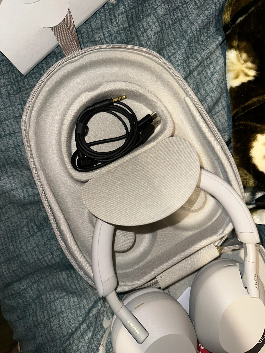 Sony WH-1000XM5 Wireless Noise Cancelling Headphones - White - photo 2