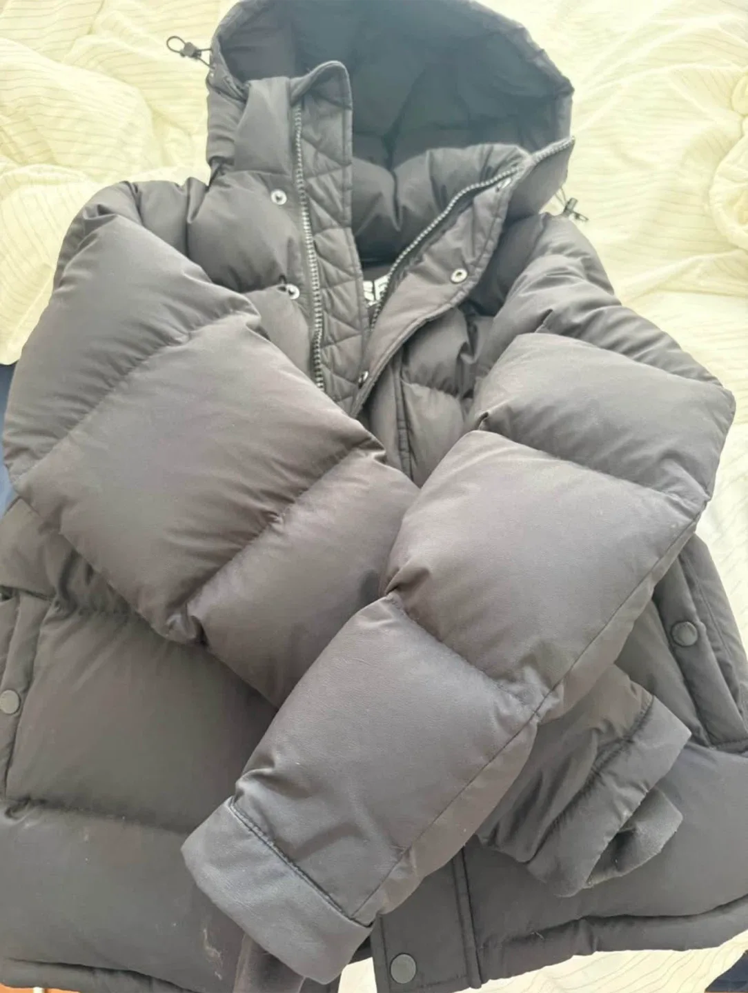 Women’s Black Aritzia Superpuff XS image indicator(4)