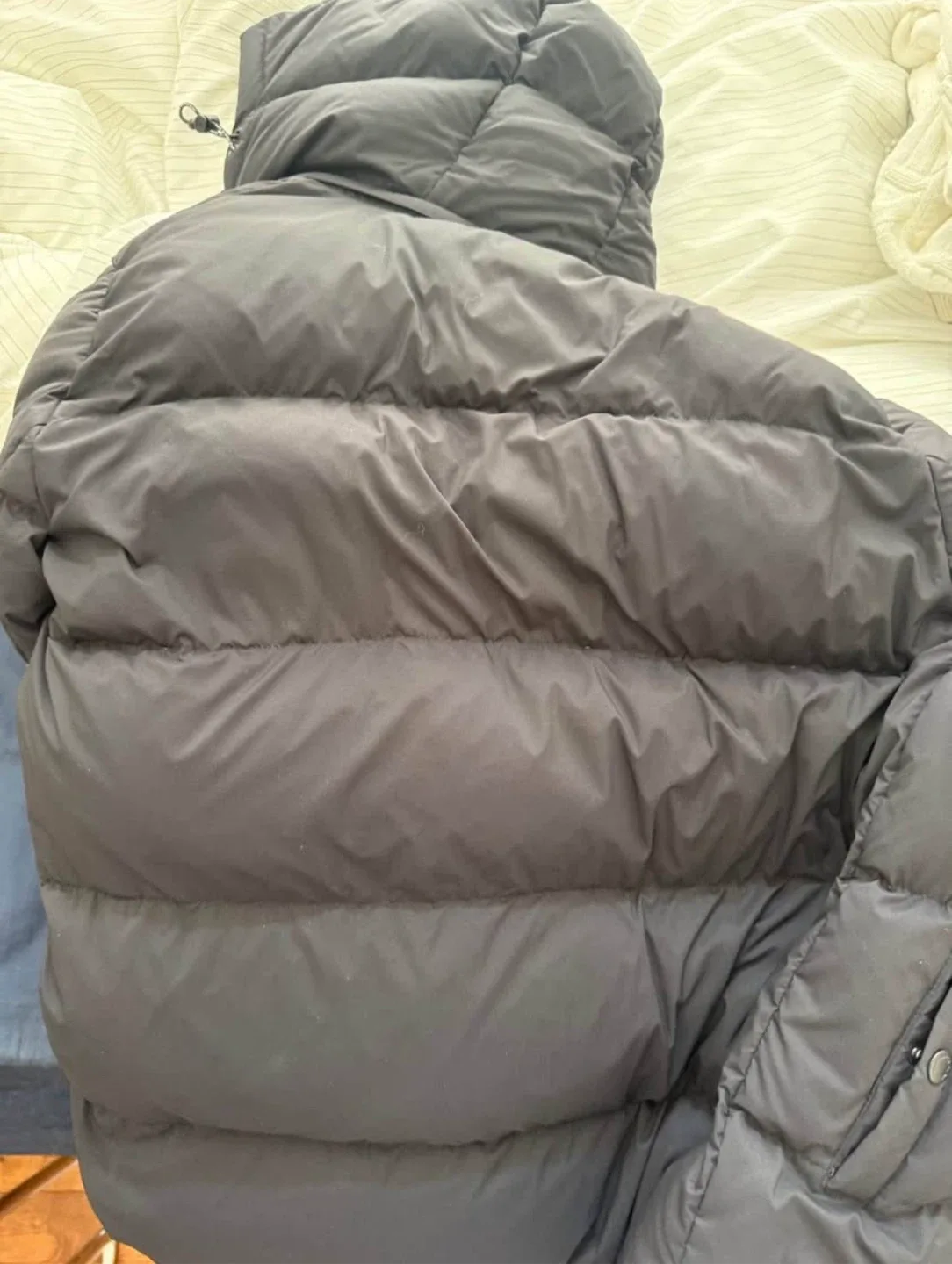 Women’s Black Aritzia Superpuff XS image indicator(3)