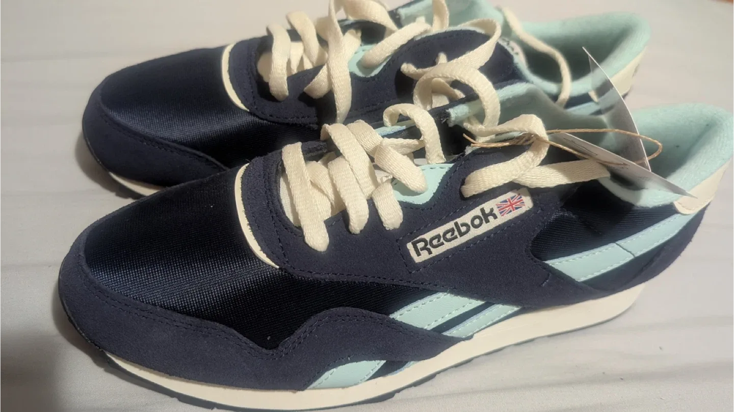 New Reebok Classic Nylon Shoes - Size 8 image indicator(2)