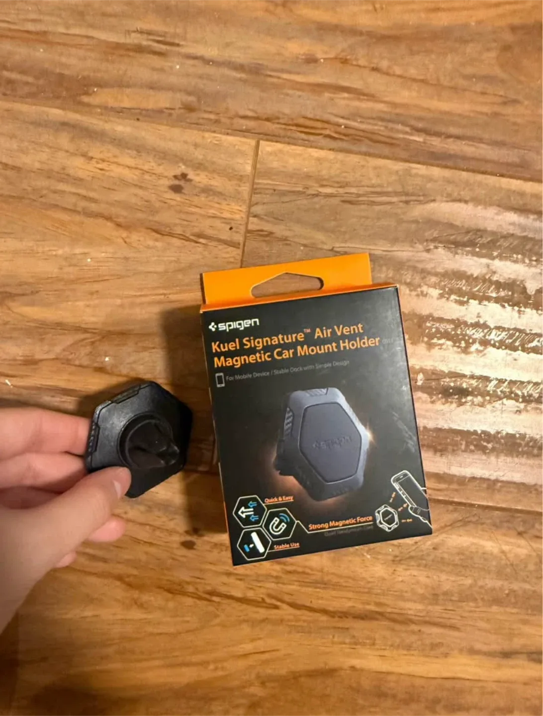 SPIGEN Kuel Signature Air Vent Car Mount holder image indicator(2)