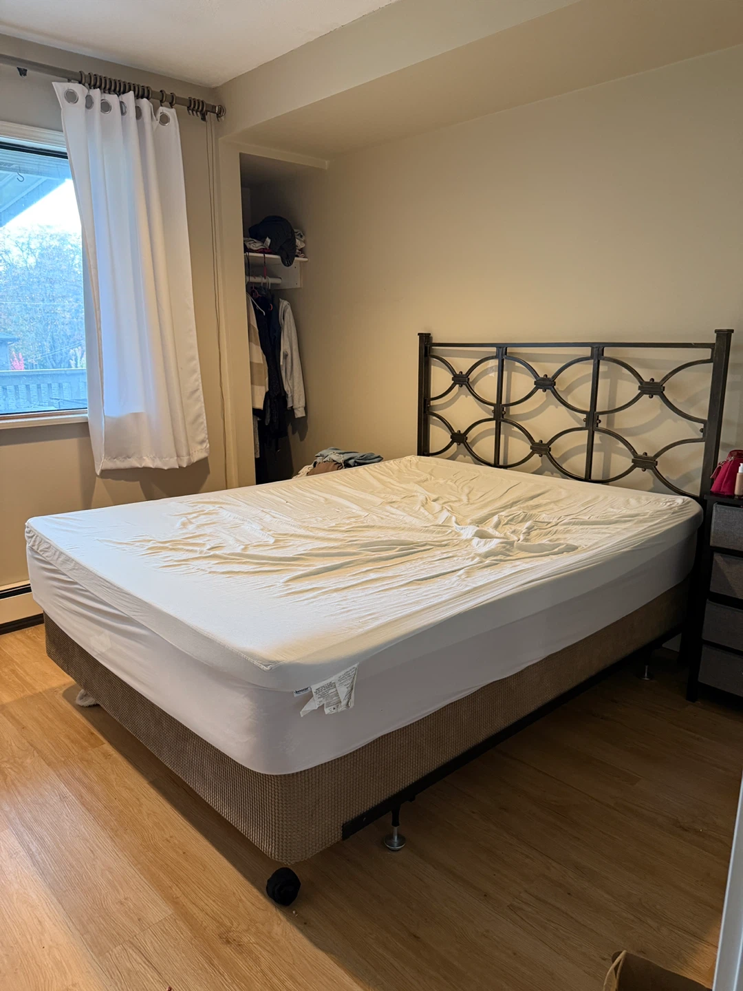 Queen Size Bed Frame and Mattress - photo 4