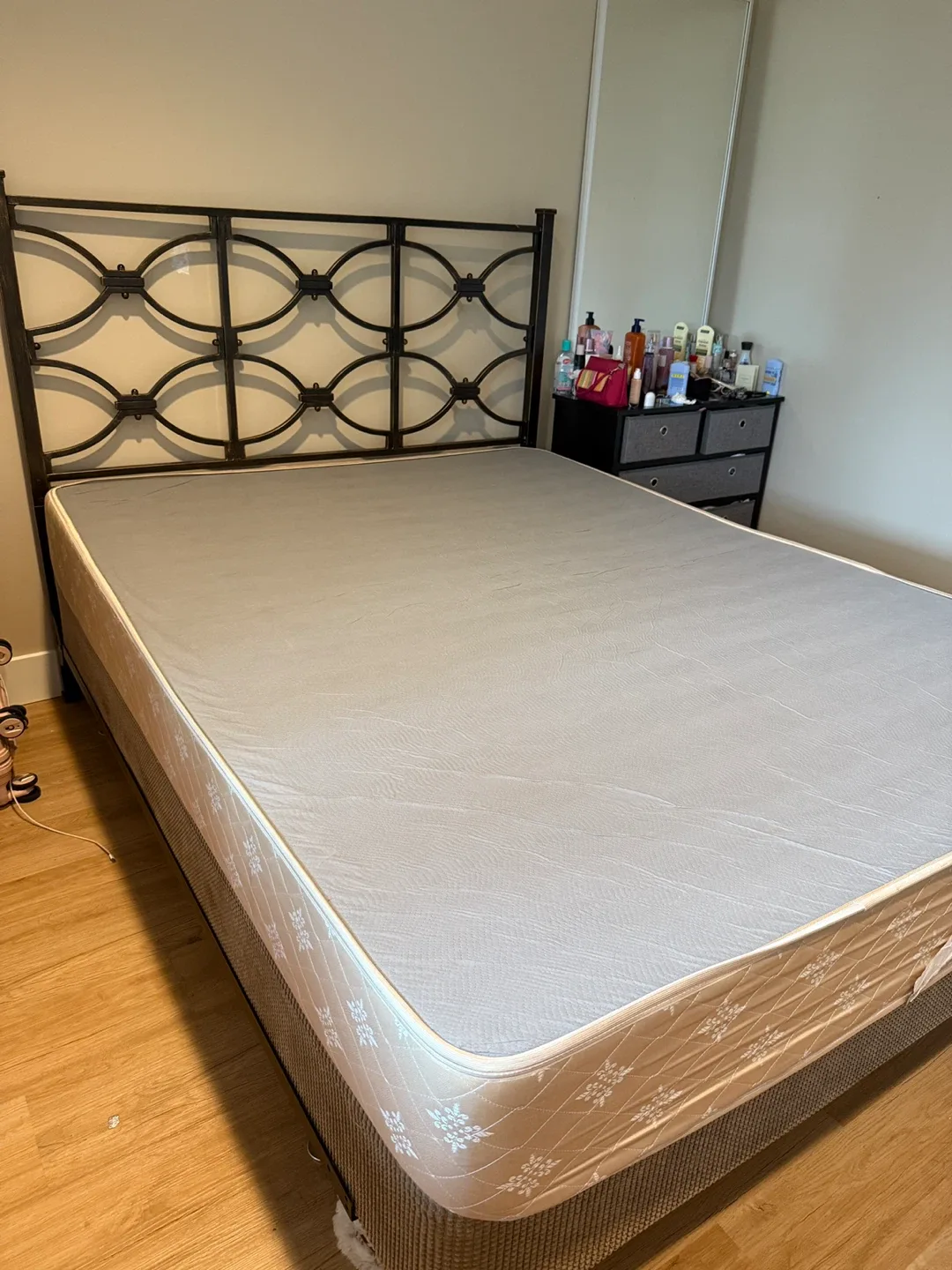 Queen Size Bed Frame and Mattress image indicator(2)