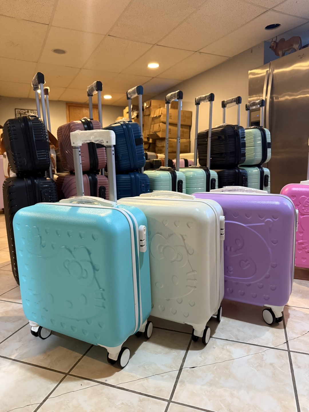Hello Kitty Rolling Carry-On Suitcase - photo 2