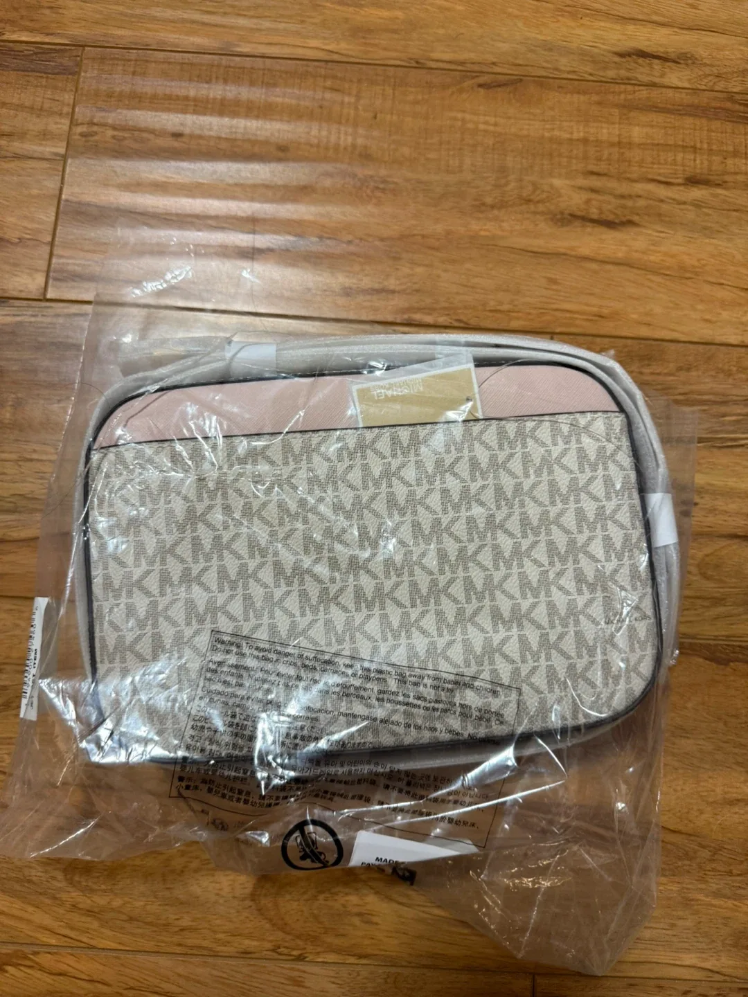 Brand New Micheal Kors Bag image indicator(2)