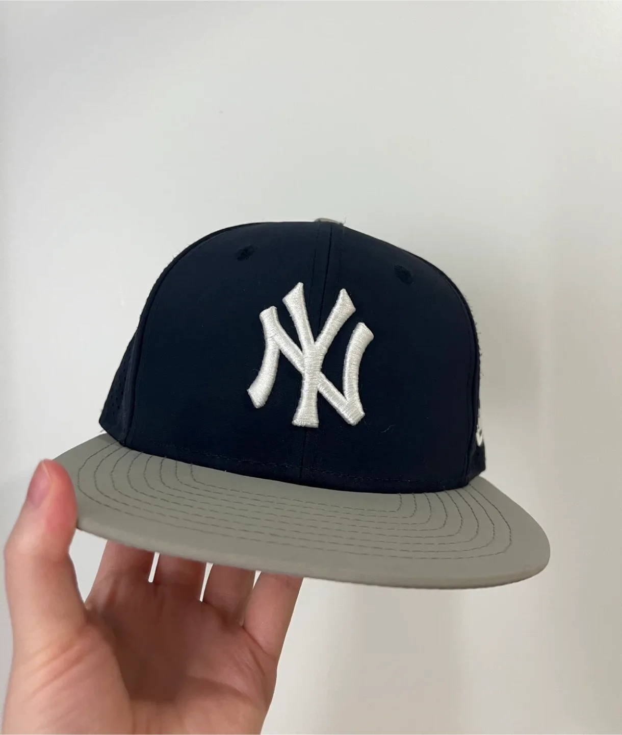 (Retail $68)New Era New York Yankees Hat/Cap image indicator(2)