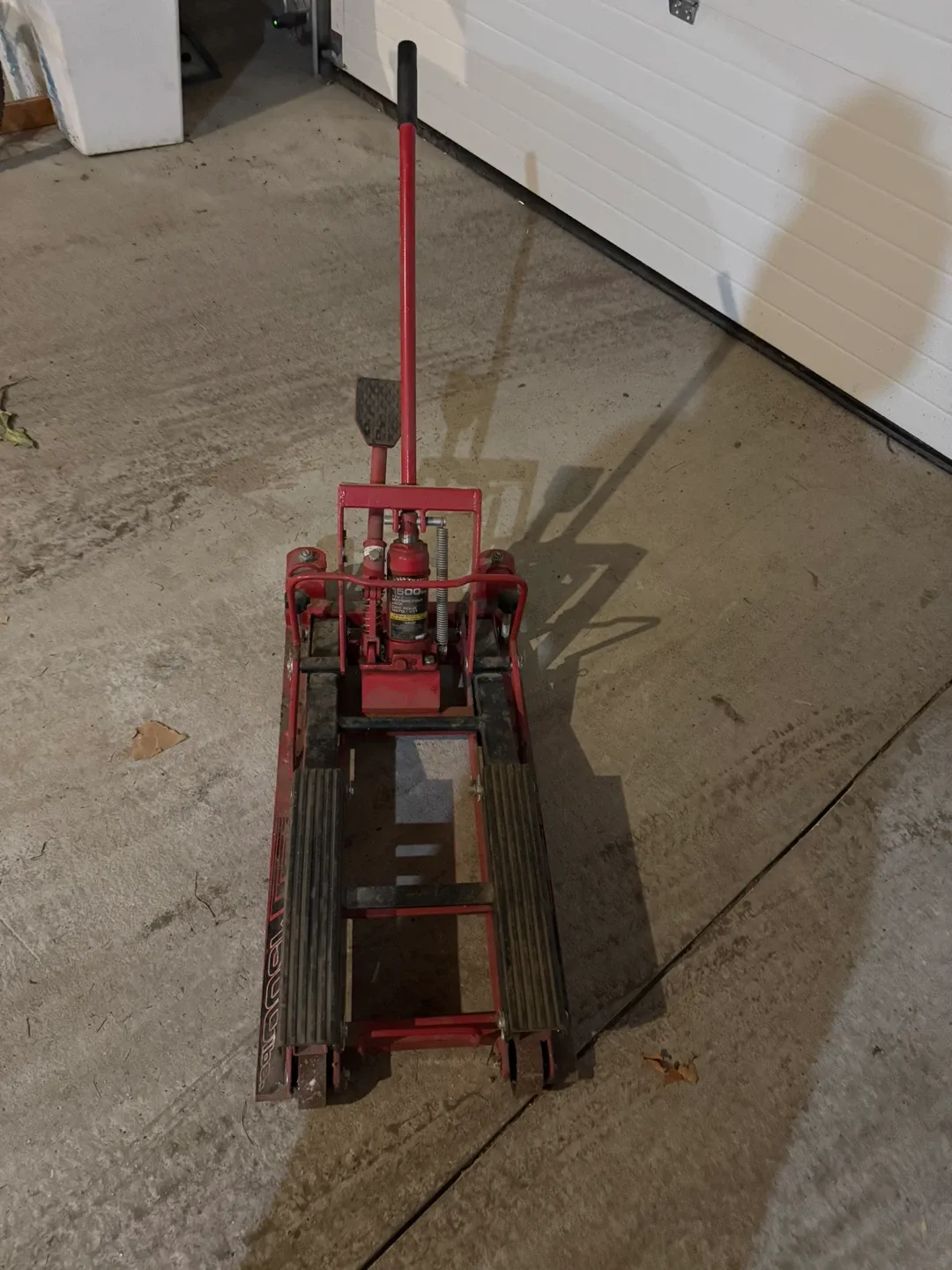 Team Mechanix 500 lbs Motorcycle Jack image indicator(3)