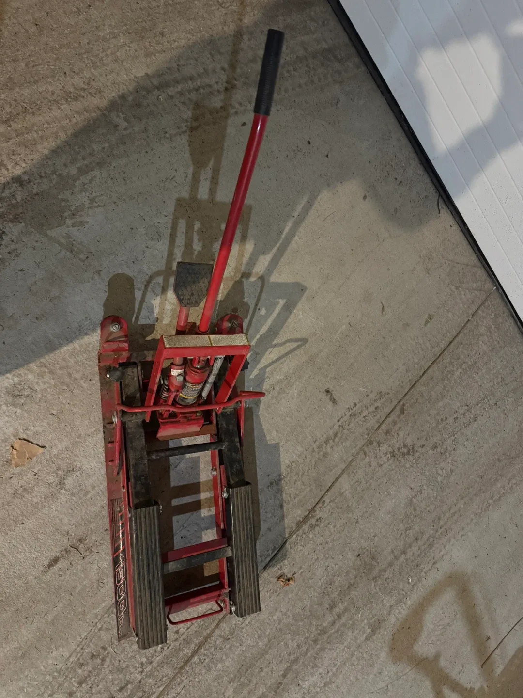 Team Mechanix 500 lbs Motorcycle Jack image indicator(2)