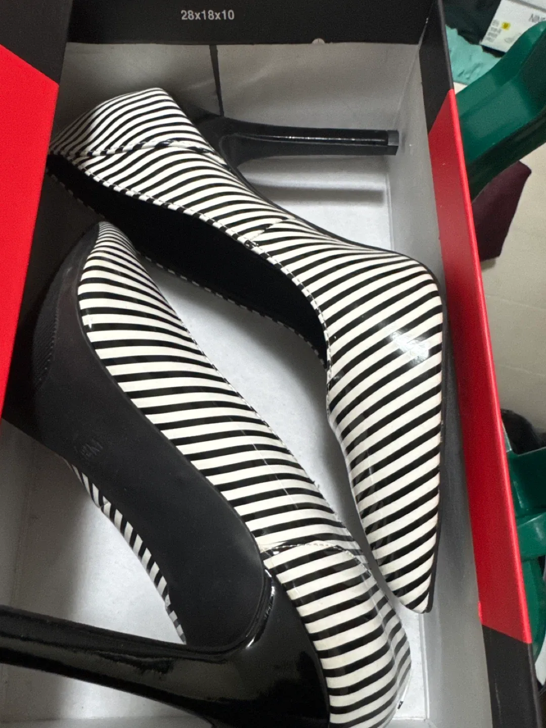 Guess Black & White Striped Heels - Size 8M image indicator(3)