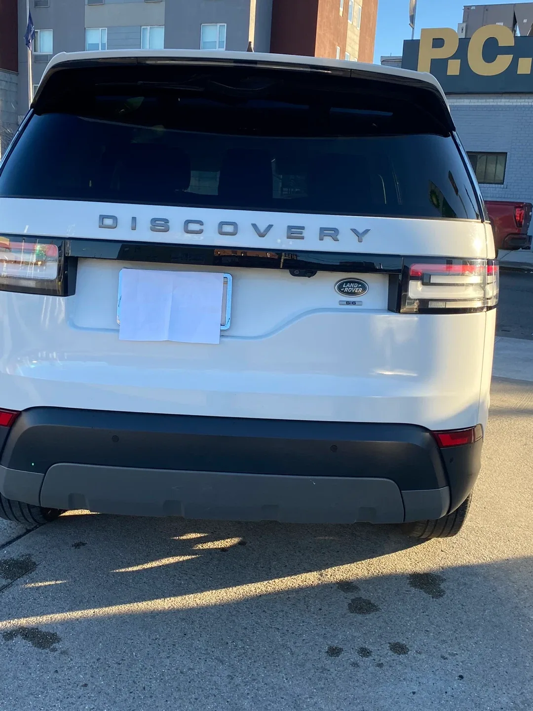 Land Rover Discovery SUV image indicator(3)