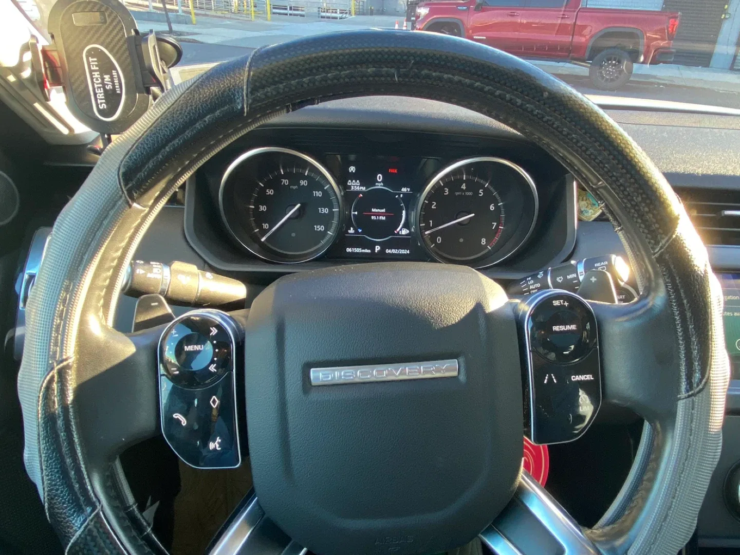 Land Rover Discovery SUV image indicator(9)