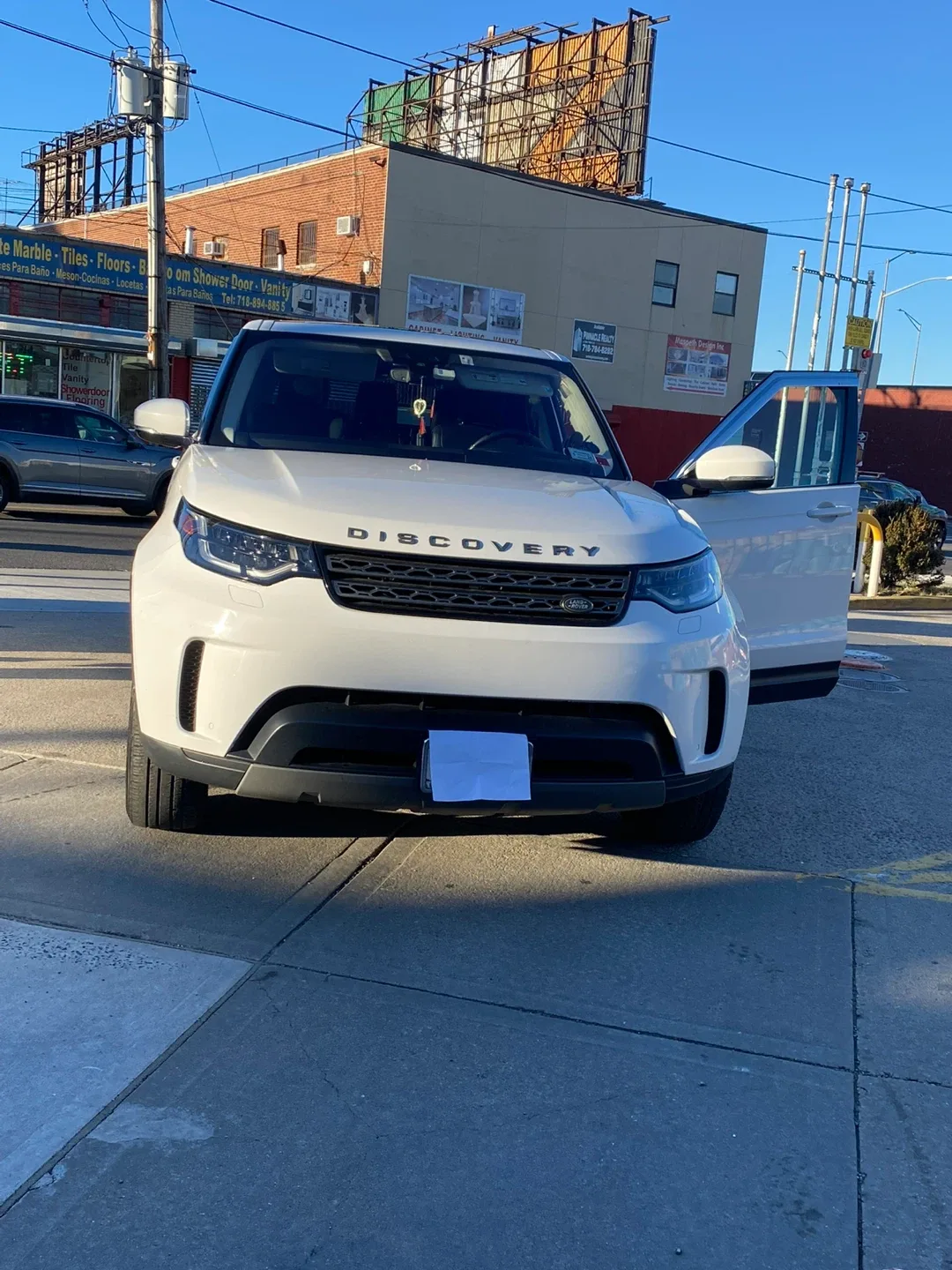 Land Rover Discovery SUV image indicator(2)