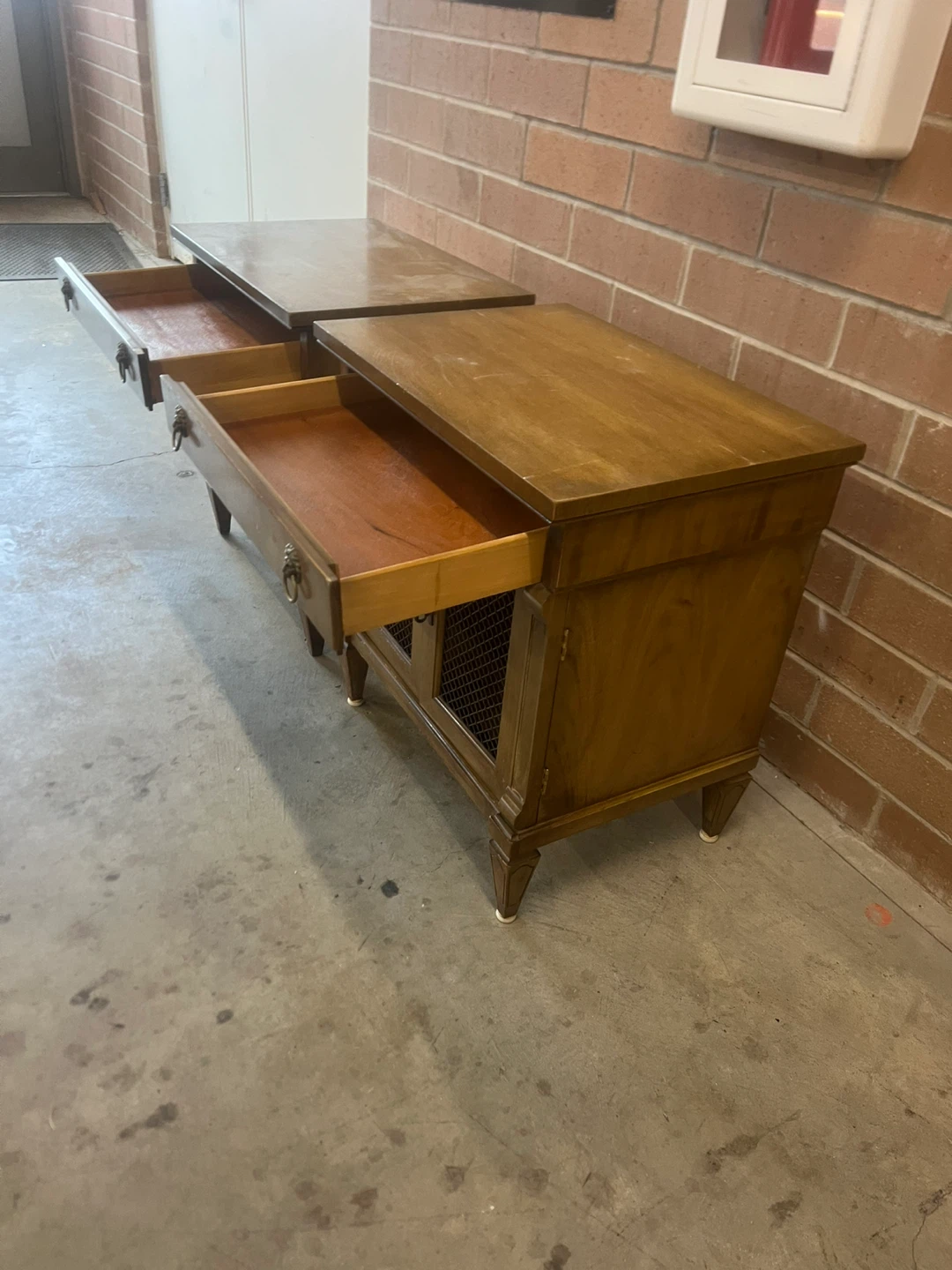 Pair of Wooden Nightstands - photo 3