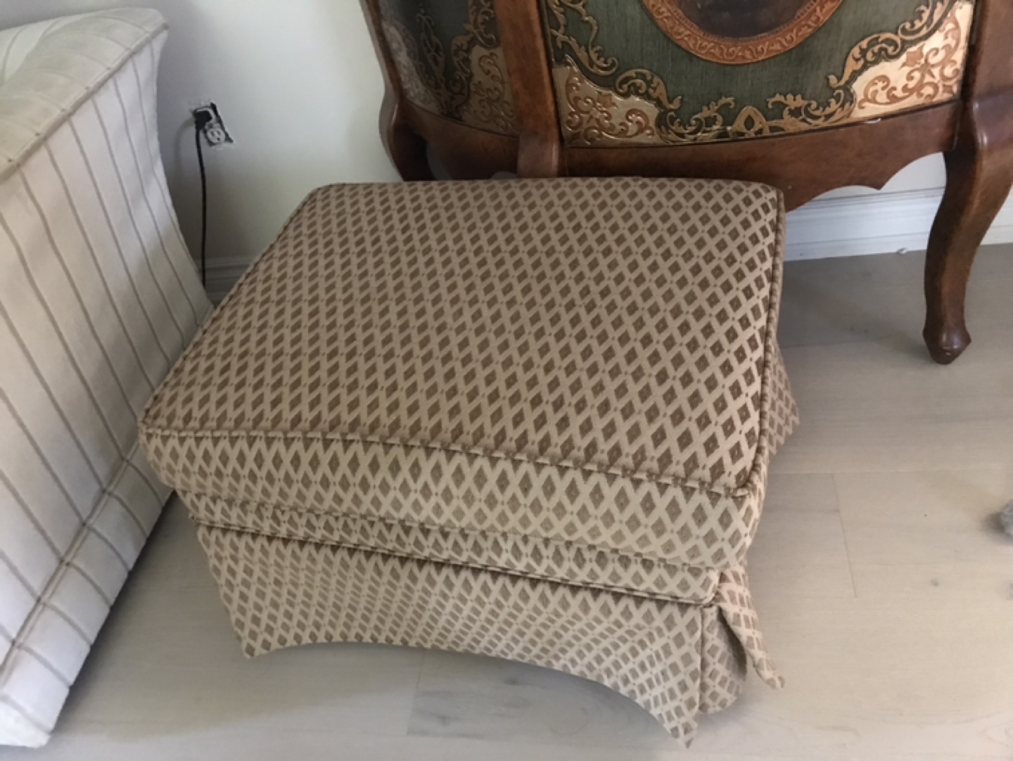Pair of Wingback Chairs with Ottoman - photo 2