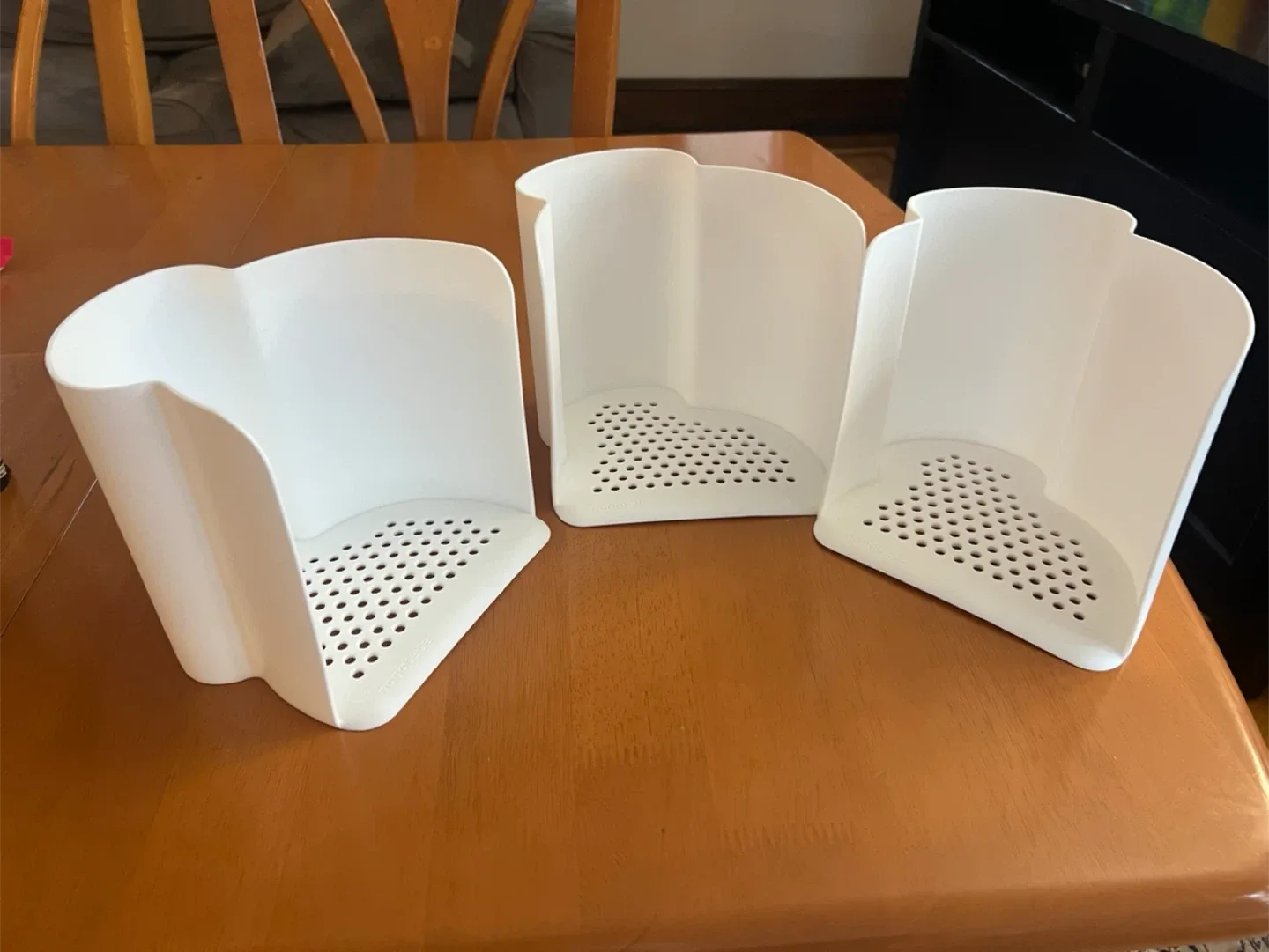 Set of 3 White Nanobébé breastmilk bag holders image indicator(2)