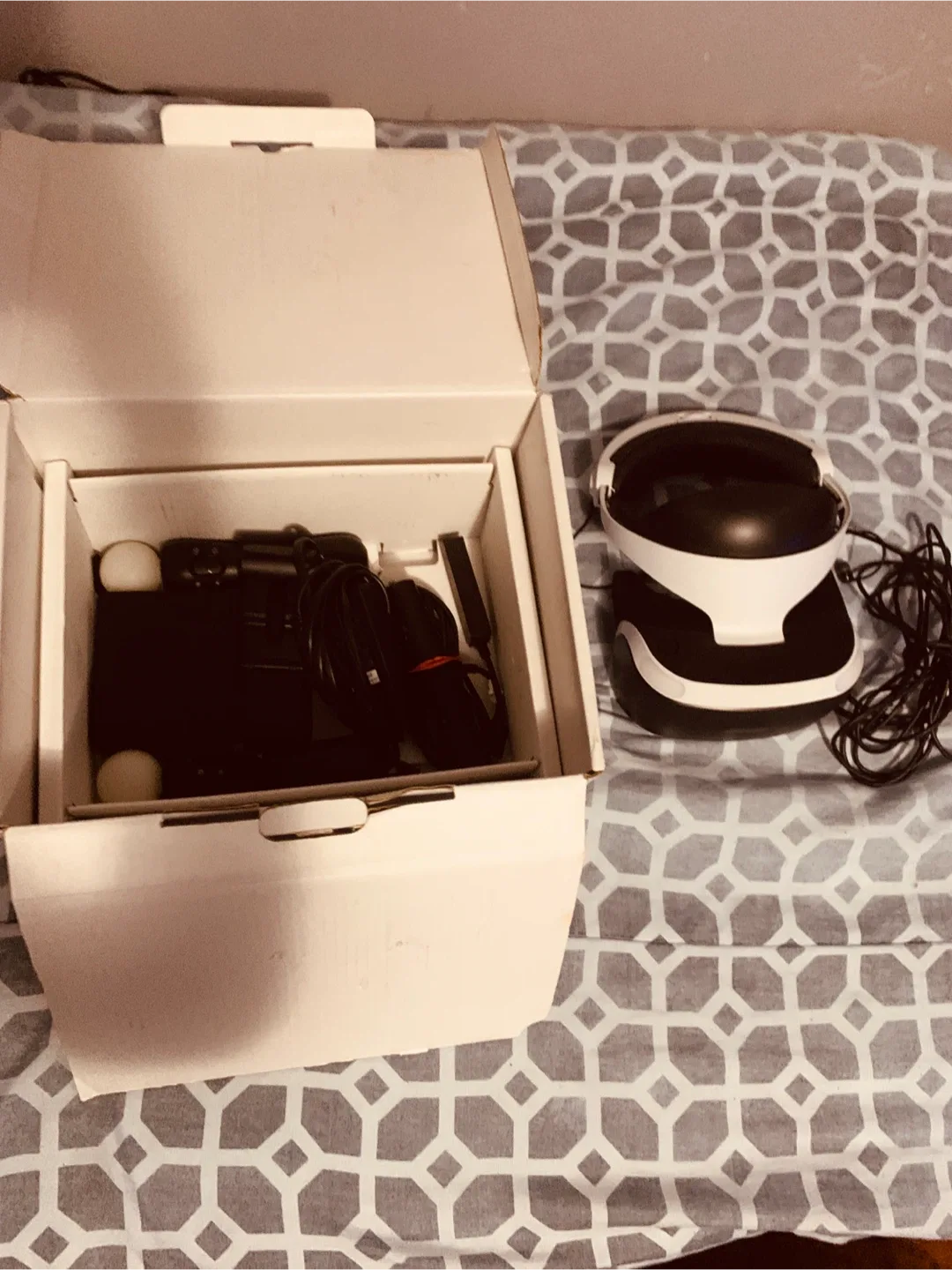 PlayStation VR Headset with Box & Accessories image indicator(7)