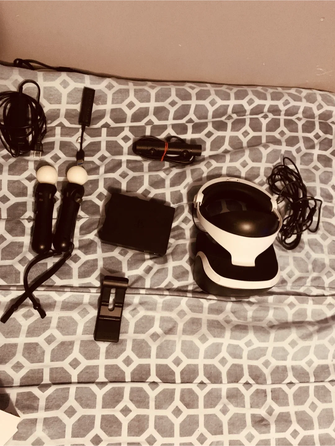 PlayStation VR Headset with Box & Accessories image indicator(3)