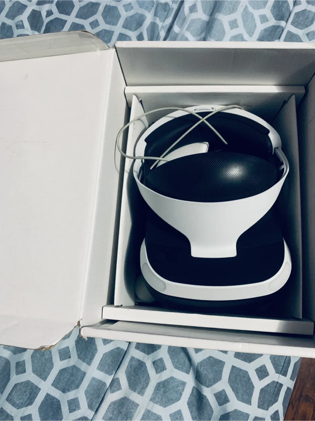 PlayStation VR Headset with Box & Accessories image indicator(6)