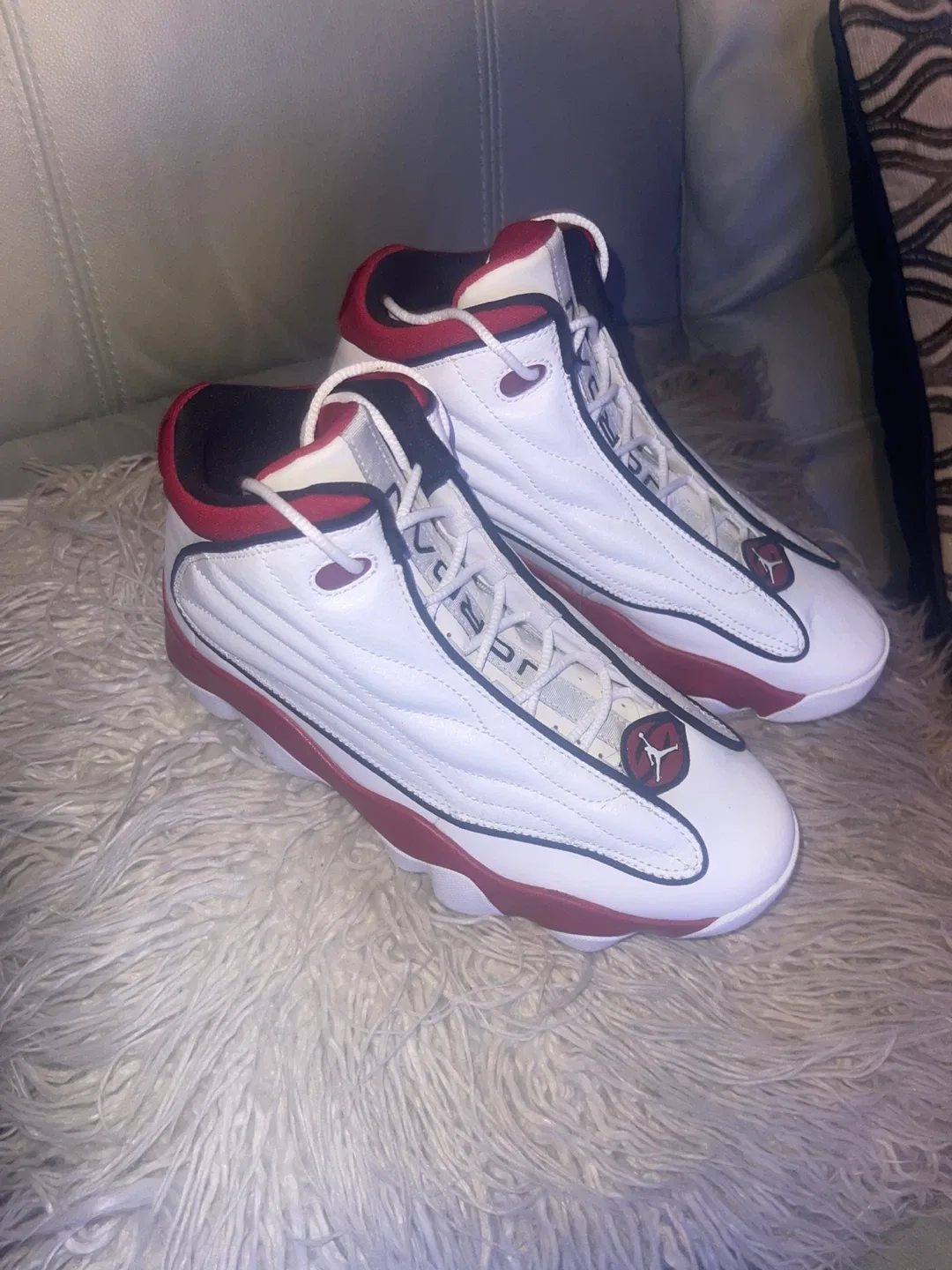 Jordan White/Red Basketball Shoes image indicator(3)
