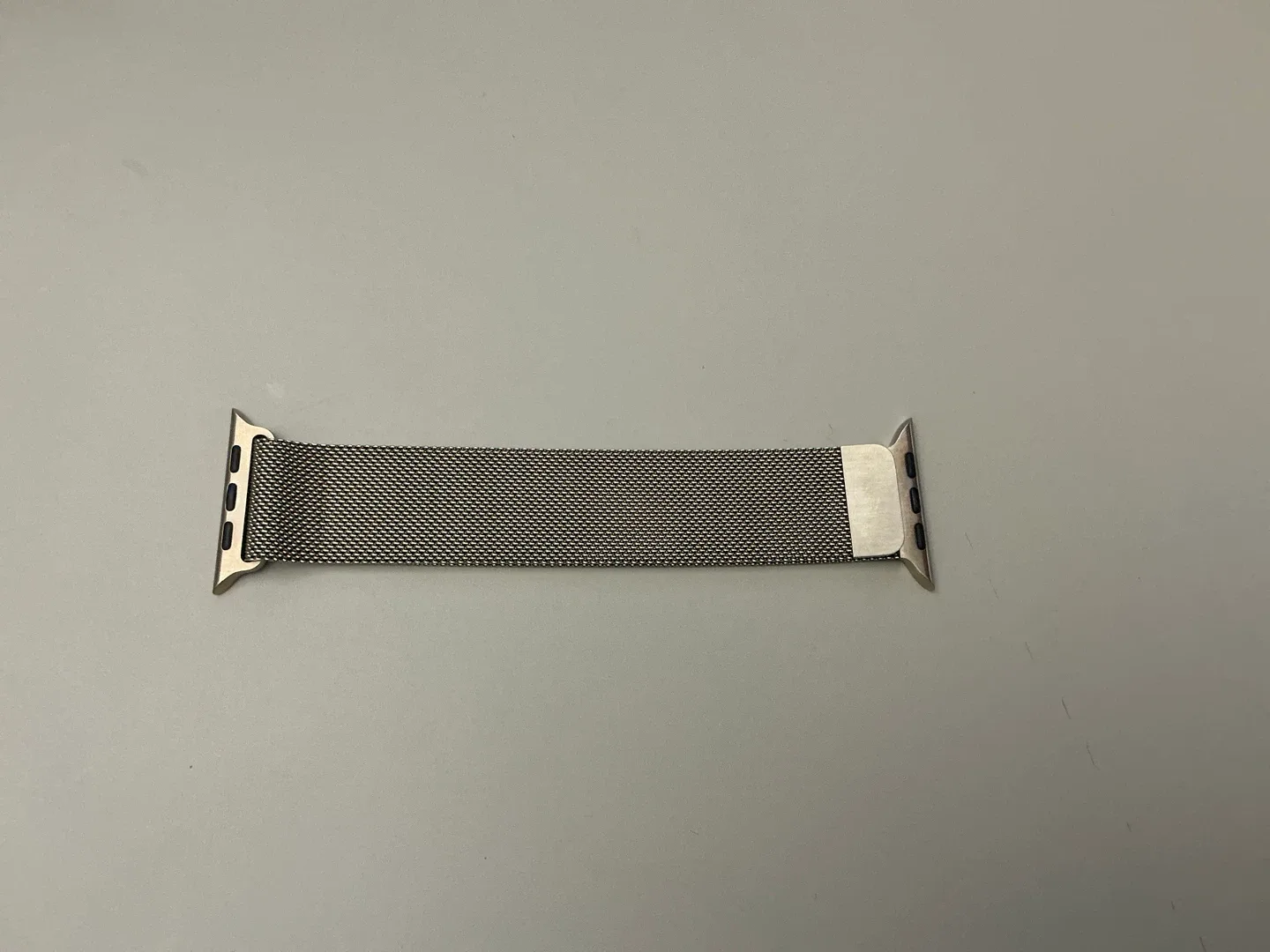 Apple 46mm Gold Milanese Loop Band M/L image indicator(2)