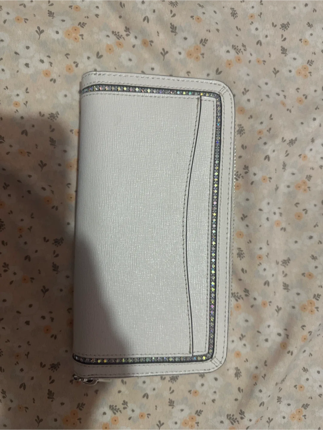 Kate Spade White Wallet image indicator(2)