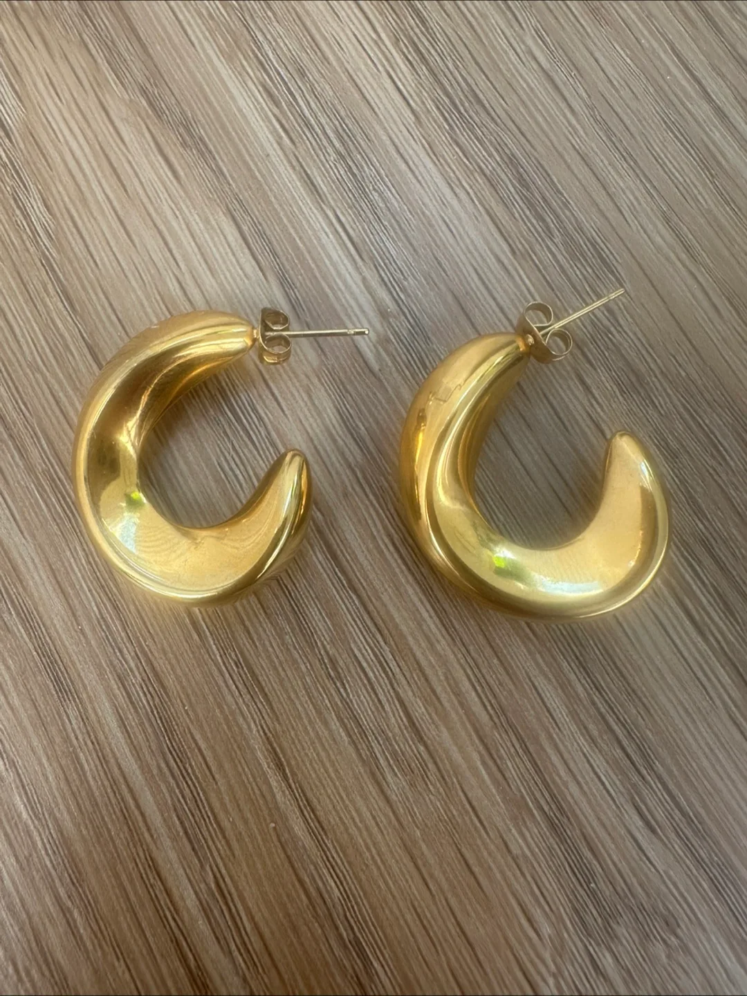 Non tarnish Gold Hoop Earrings image indicator(3)