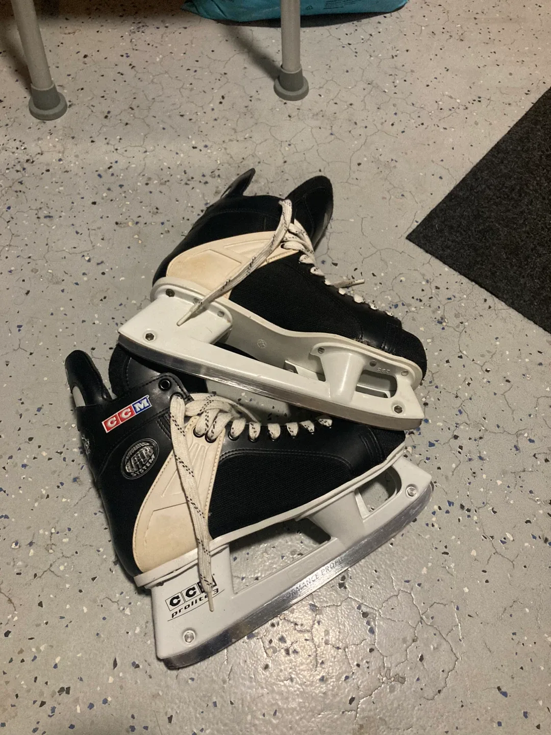CCM Tacks Ice Hockey Skates - Size 11 image indicator(2)