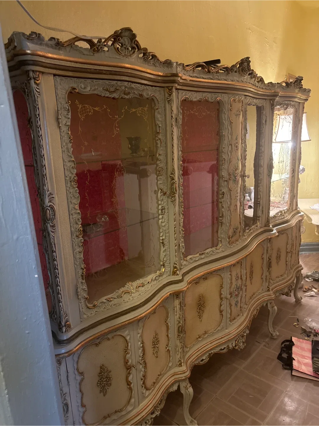 Vintage Display Cabinet image indicator(7)