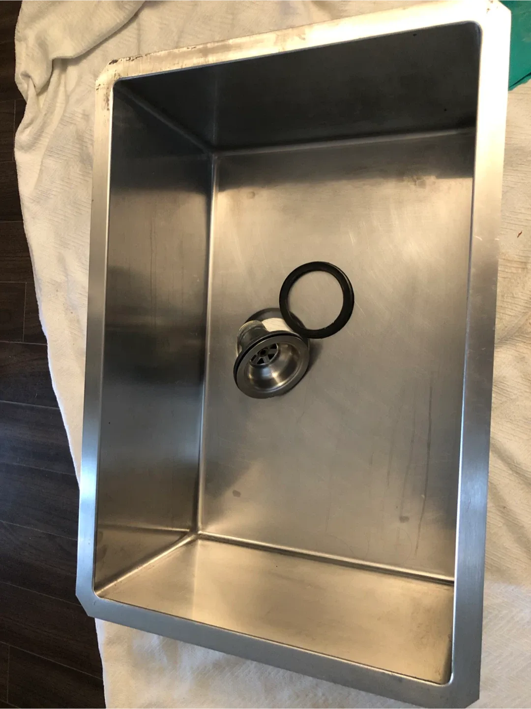 Stainless Steel Kitchen Sink with Grid image indicator(2)