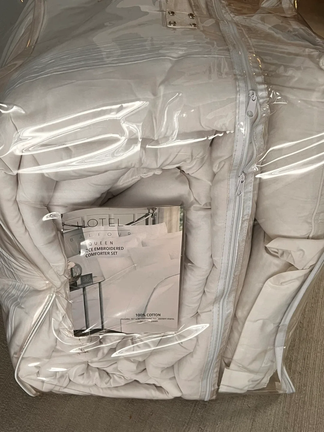 5-piece Queen Bedding Set image indicator(3)