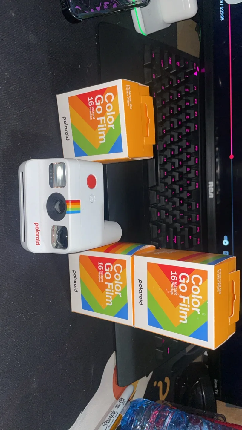 Polaroid Go Camera + Film (x2) thumbnail