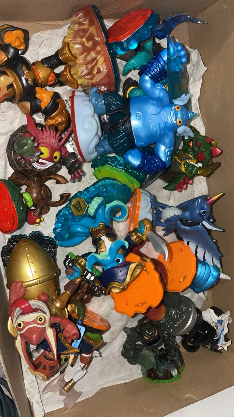 Skylanders Figures and Portal of Power image indicator(2)