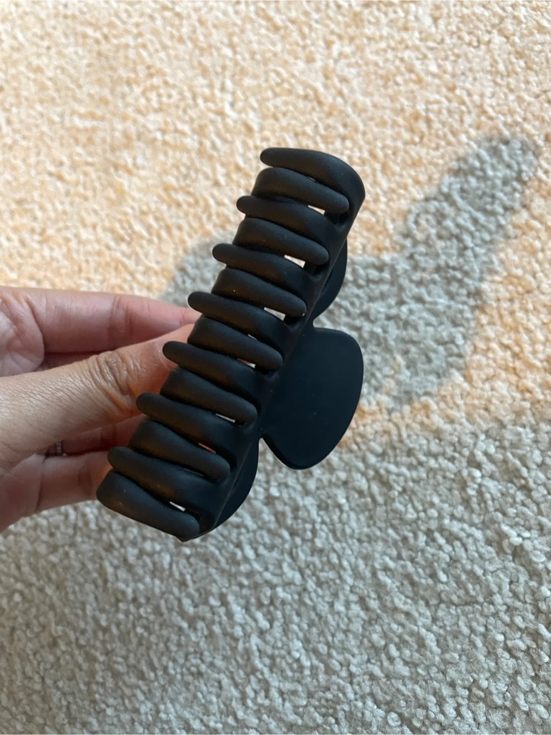 Hair Clips - Black Claw Clip & Pearl Detail image indicator(4)