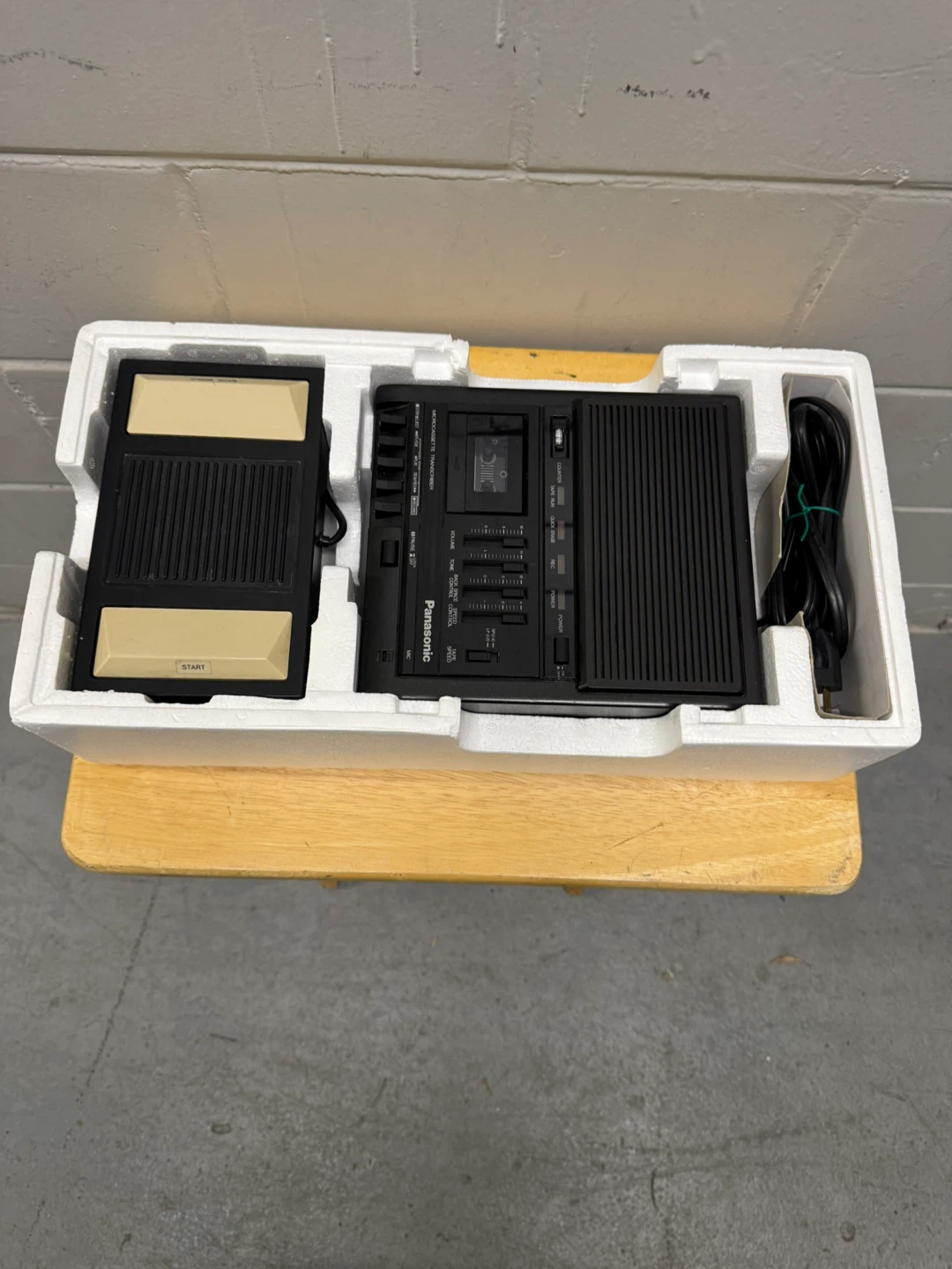 Panasonic RR-930 Microcassette Transcriber - photo 2