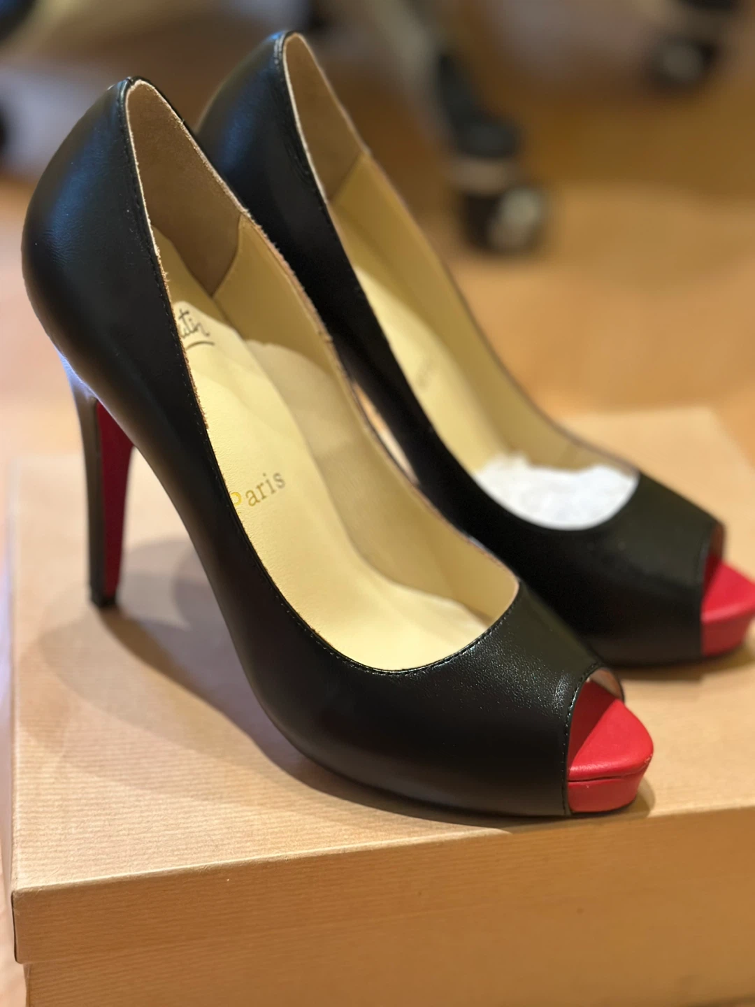 Christian Louboutin Vintage Black Leather Heels Size 38 NEW - photo 5