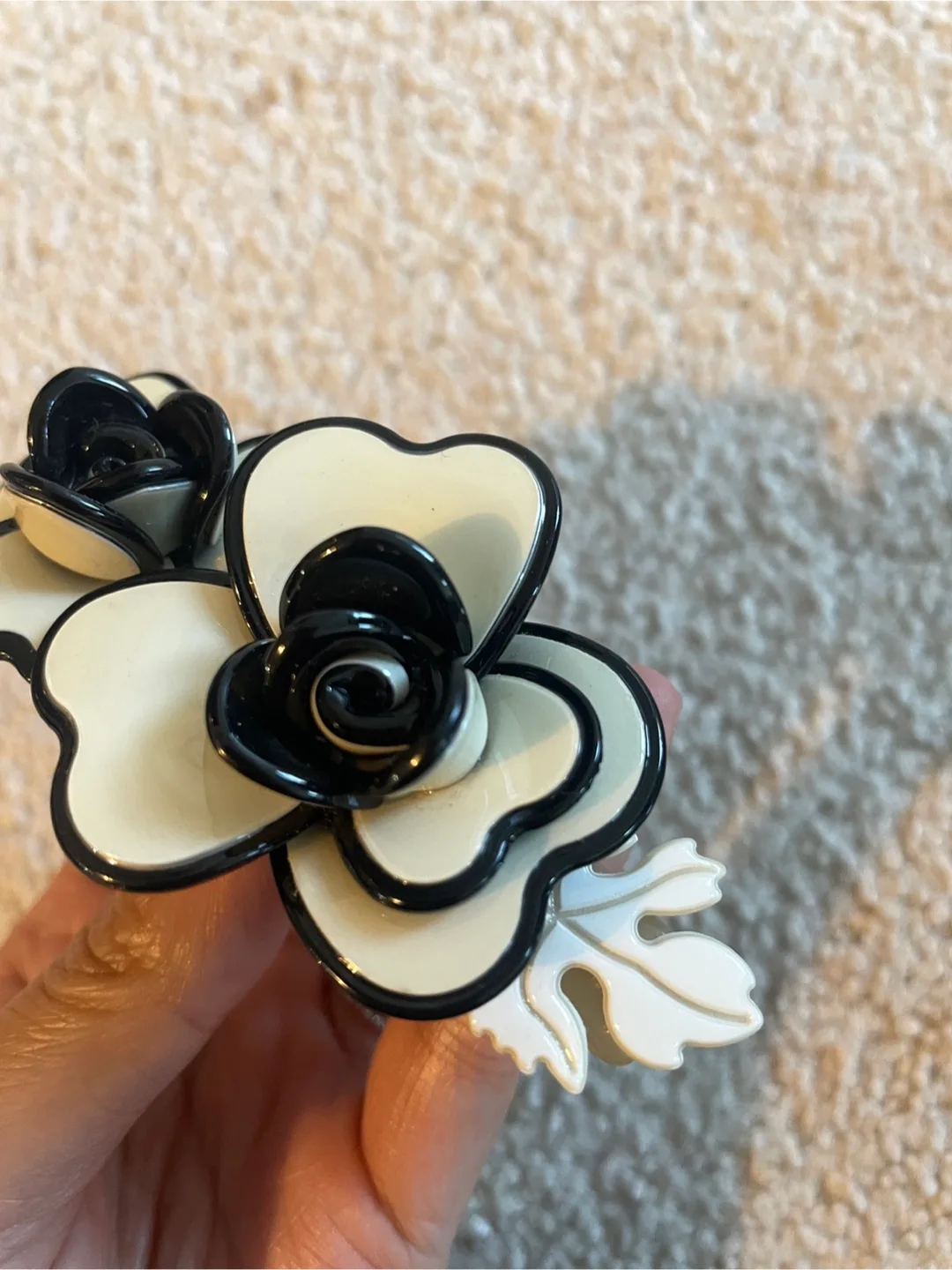 Chaplet Paris Flower Hair Clip image indicator(6)