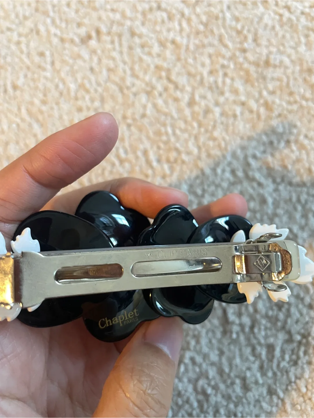 Chaplet Paris Flower Hair Clip image indicator(3)