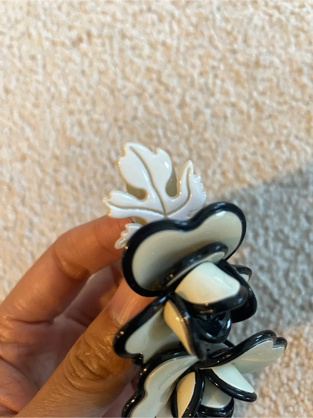 Chaplet Paris Flower Hair Clip image indicator(5)