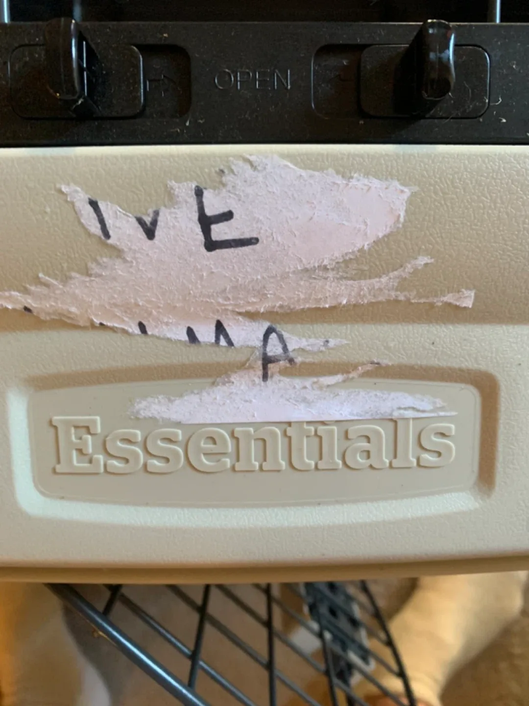 Essentials Pet Carrier Kennel image indicator(7)