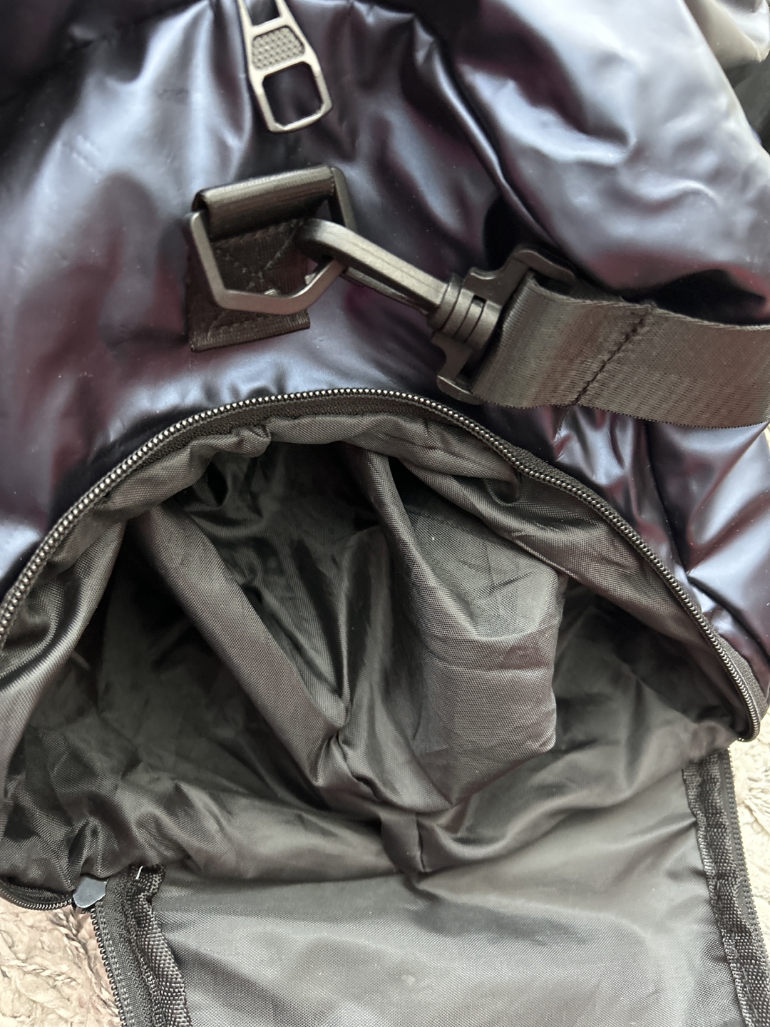 Like New Travel Duffle Bag - photo 3