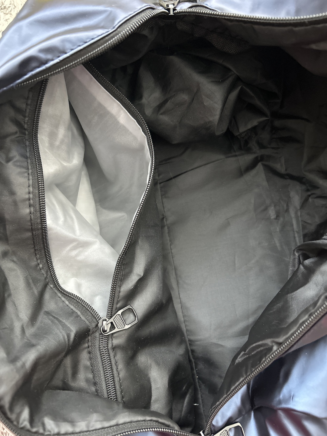 Like New Travel Duffle Bag - photo 2