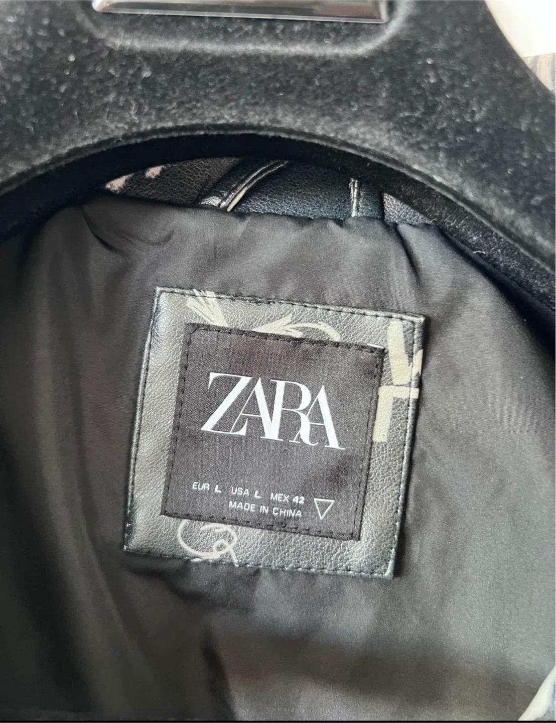 Zara Black Graffiti Print Faux Leather Jacket - Size L image indicator(2)