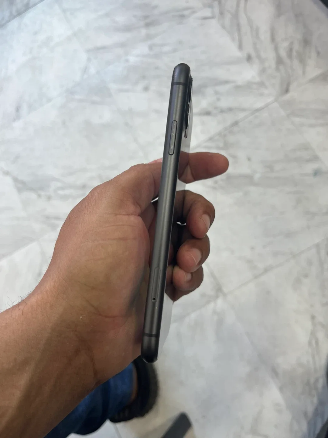 iPhone 11 - 128GB image indicator(10)