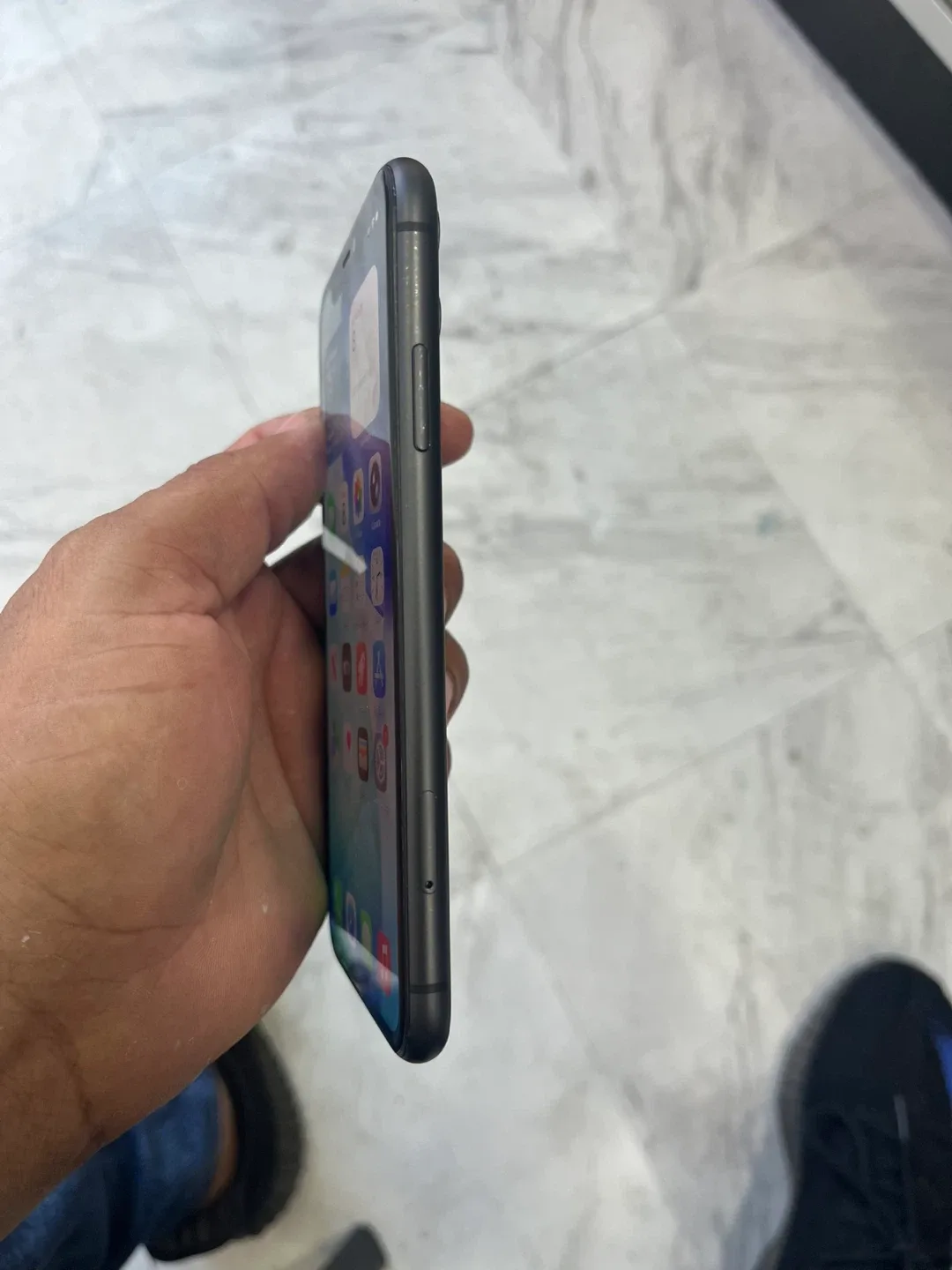 iPhone 11 - 128GB image indicator(7)