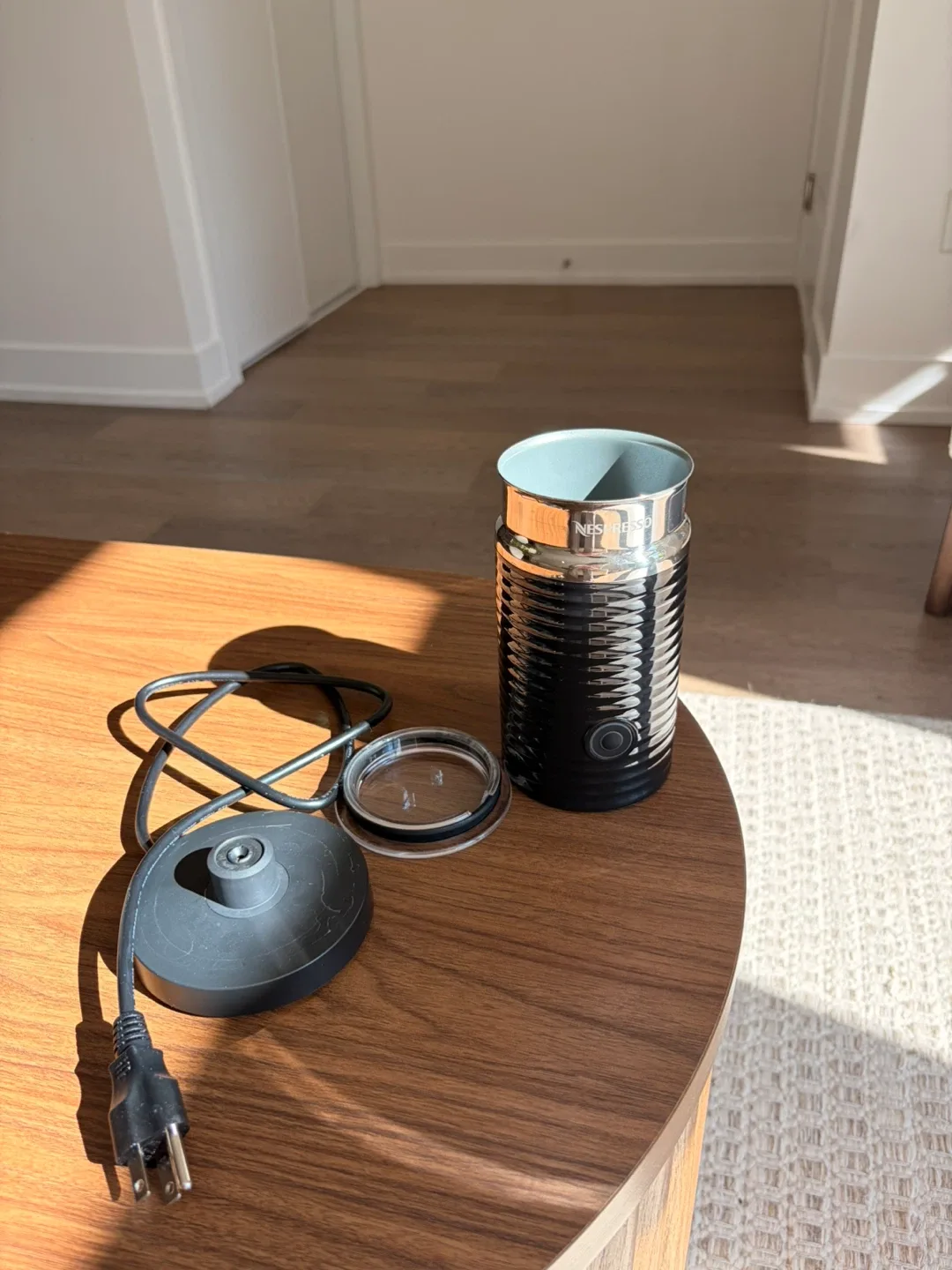 Nespresso Aeroccino Milk Frother - Black image indicator(3)